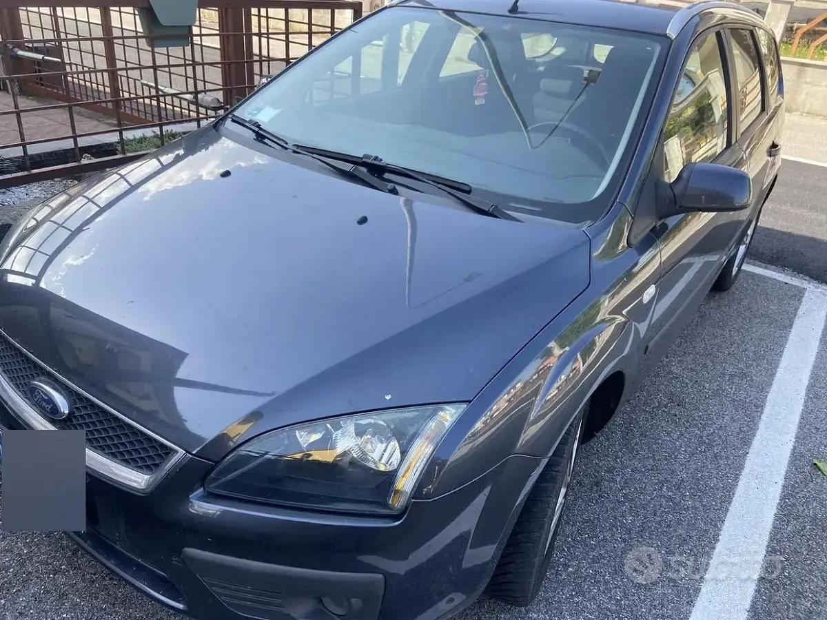 Usata Ford Focus 90 CV (66 kW) 2006 Grigio Station wagon