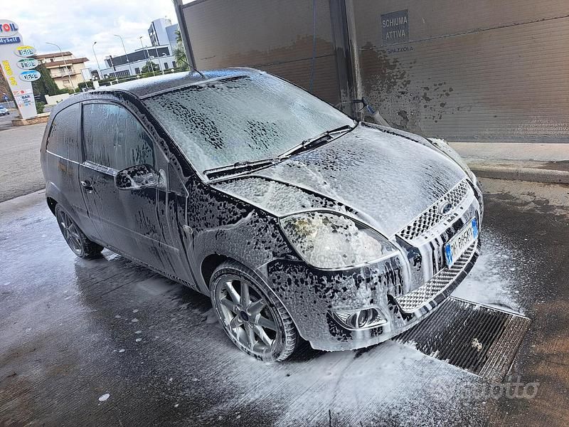 Usata Ford Fiesta 80 CV (58 kW) 2007 Nero Utilitaria