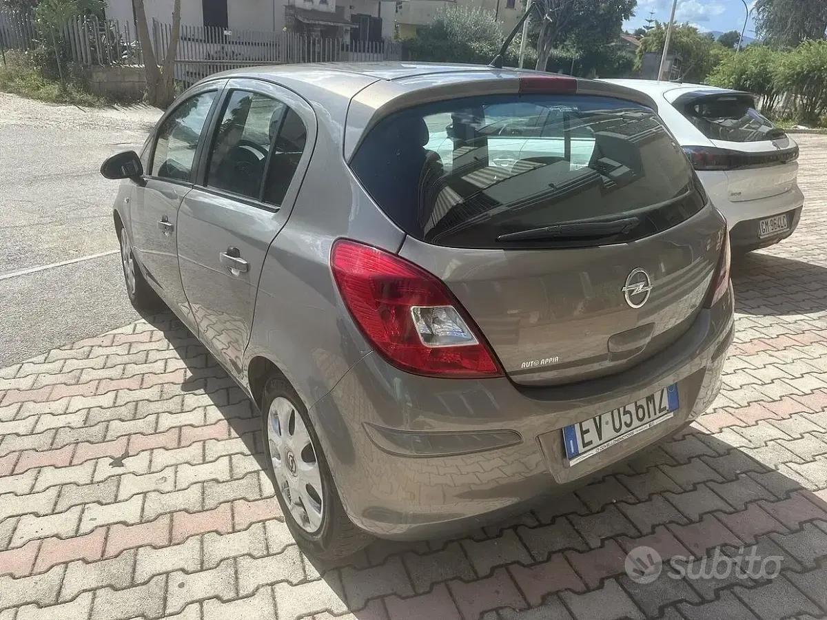 Usata Opel Corsa 85 CV (62 kW) 2011 Nero Utilitaria