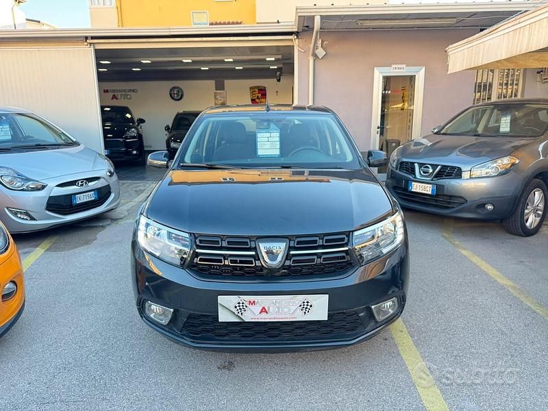 Grigio Usata 2020 Dacia Sandero Comfort Tre volumi | 7999 € (Super prezzo) - Immagine 1/4
