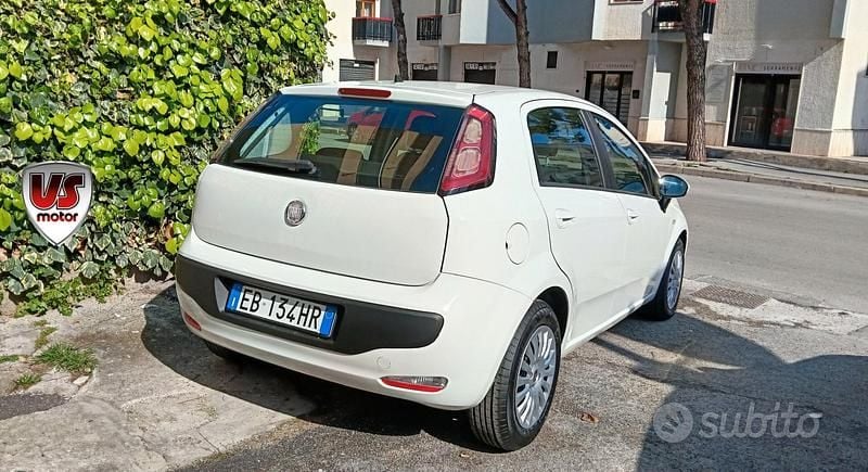 Usata Fiat Punto 75 CV (55 kW) 2010 Bianco Utilitaria