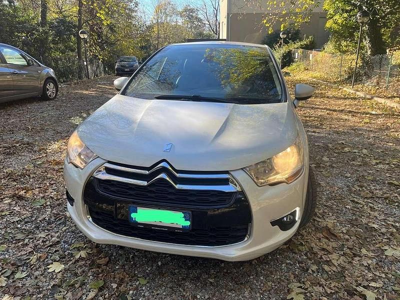 Bianco Usata 2011 Citroën DS4 So Chic Due volumi | 6900 € (Buon prezzo) - Immagine 1/4