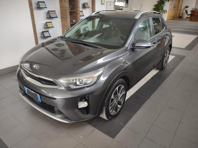 Grigio Usata 2018 Kia Stonic SUV | 11.000 € (Cara) - Immagine 1/4