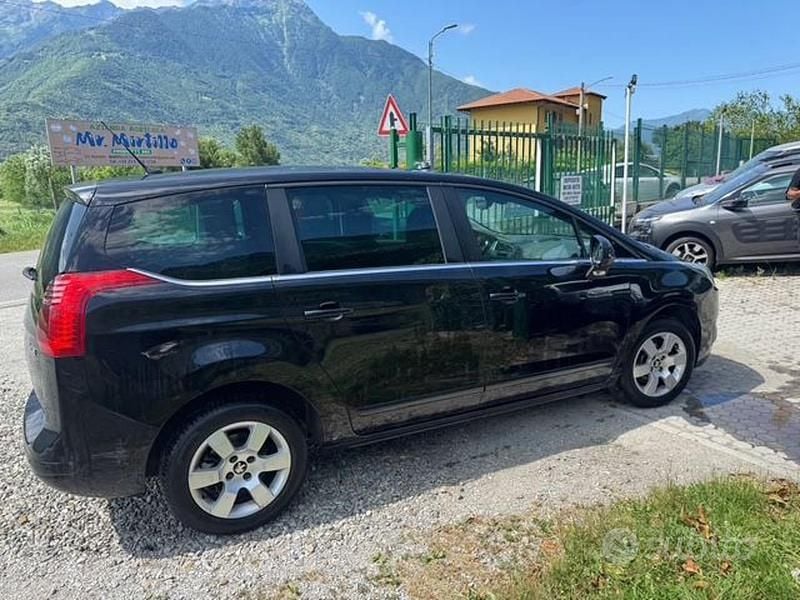 Usata Peugeot 5008 120 CV (88 kW) 2016 Nero Monovolume
