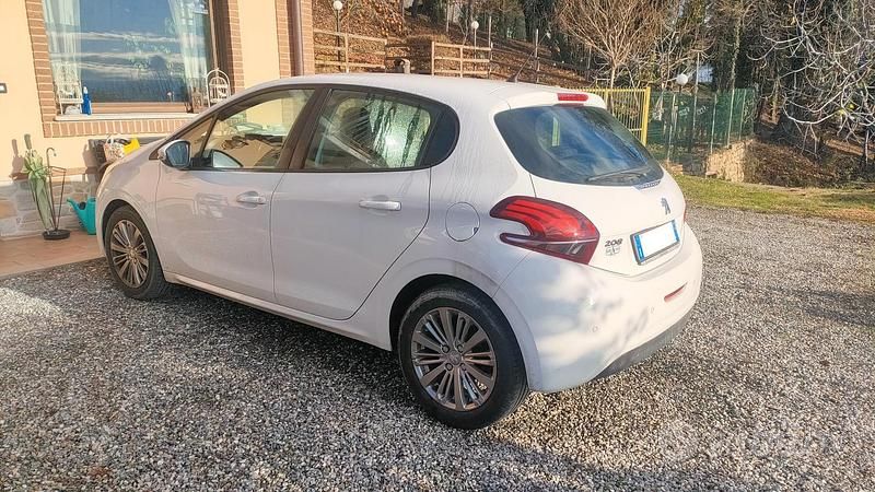 Usata Peugeot 208 Active 75 CV (55 kW) 2017 Bianco Utilitaria