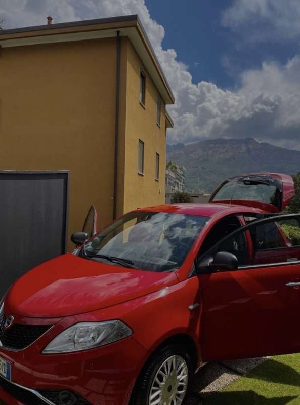 Usata Lancia Ypsilon Silver 69 CV (50 kW) 2016 Rosso Utilitaria