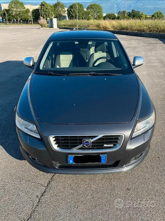 Usata Volvo V50 R-Design 179 CV (131 kW) 2010 Grigio Station wagon