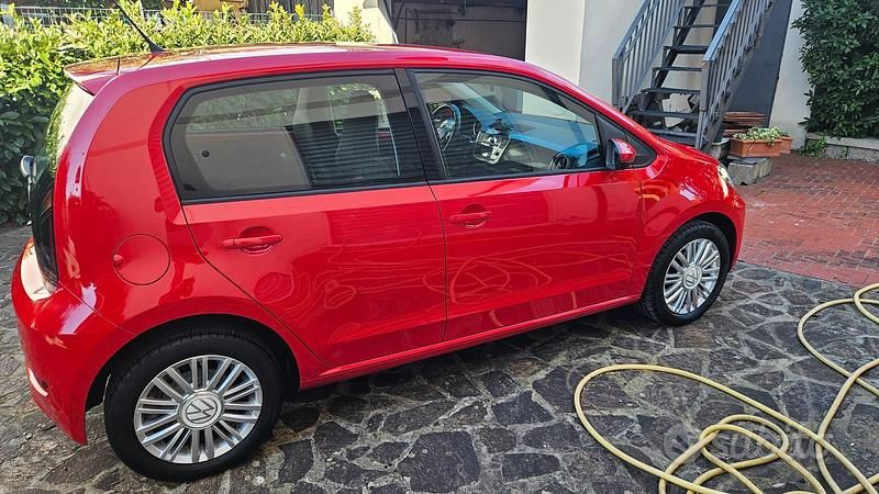Usata VW up! Move 68 CV (50 kW) 2020 Rosso Utilitaria