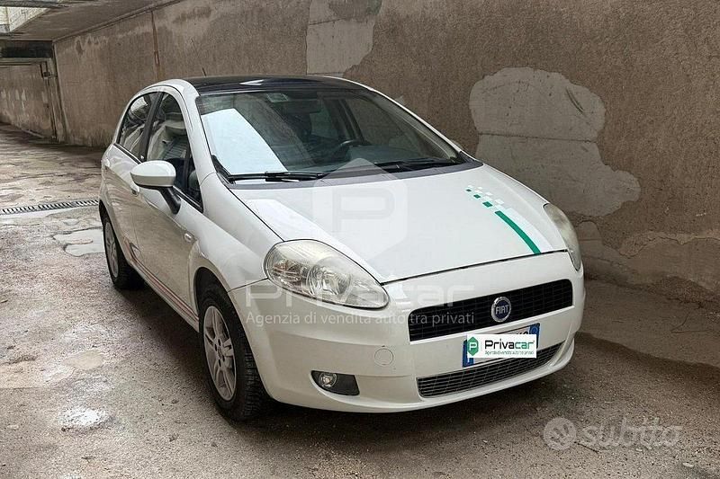 Usata Fiat Grande Punto Dynamic 77 CV (56 kW) 2009 Bianco Utilitaria