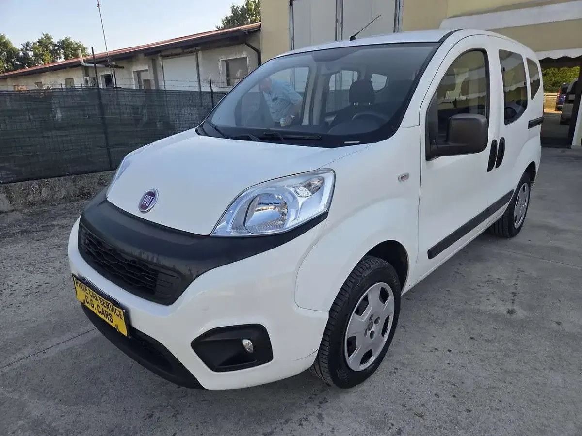 Usata Fiat Qubo Lounge 69 CV (50 kW) 2018 Bianco Monovolume