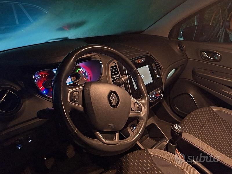 Usata Renault Captur 90 CV (66 kW) 2018 Grigio SUV