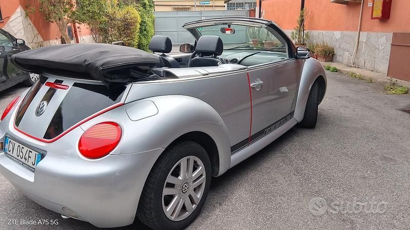 Usata VW New Beetle 101 CV (74 kW) 2004 Grigio Utilitaria