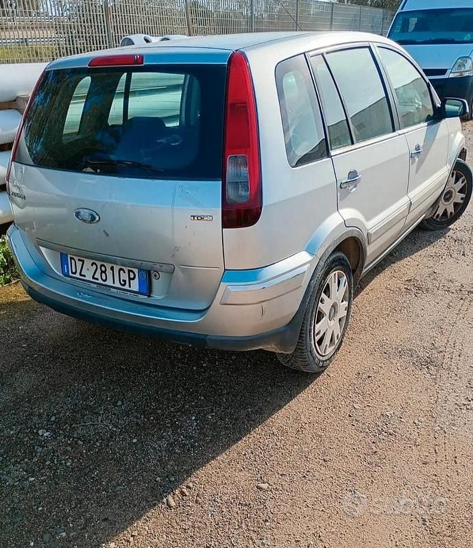 Usata Ford Fusion 80 CV (58 kW) 2009 Grigio Utilitaria