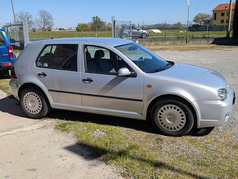 Usata VW Golf III Highline 101 CV (74 kW) 1998 Argento Berlina