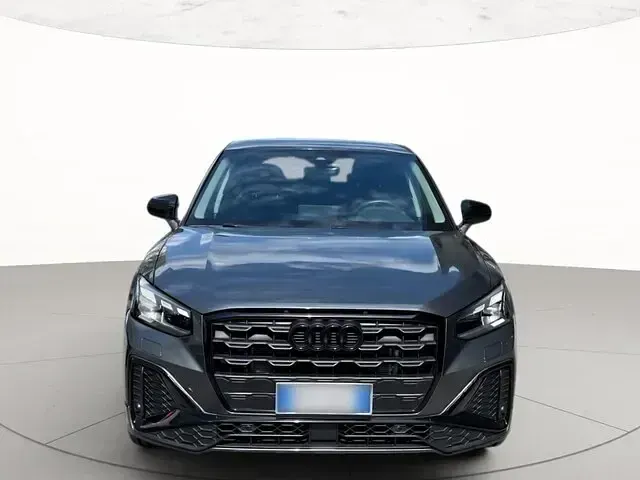 Usata Audi Q2 Ambiente 150 CV (110 kW) 2023 Grigio daytona perlato SUV