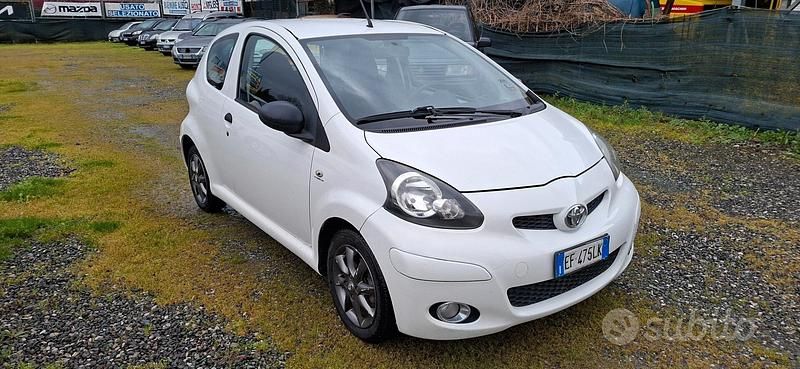 Usata Toyota Aygo Connect Style 68 CV (50 kW) 2011 Bianco Utilitaria