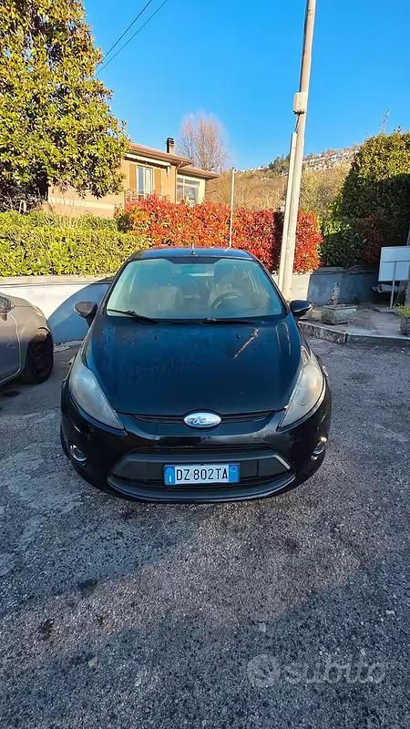 Usata Ford Fiesta 68 CV (50 kW) 2010 Nero Utilitaria