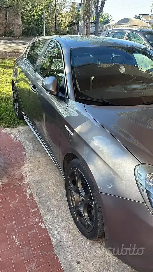 Usata Alfa Romeo Giulietta 120 CV (88 kW) 2016 Grigio Utilitaria