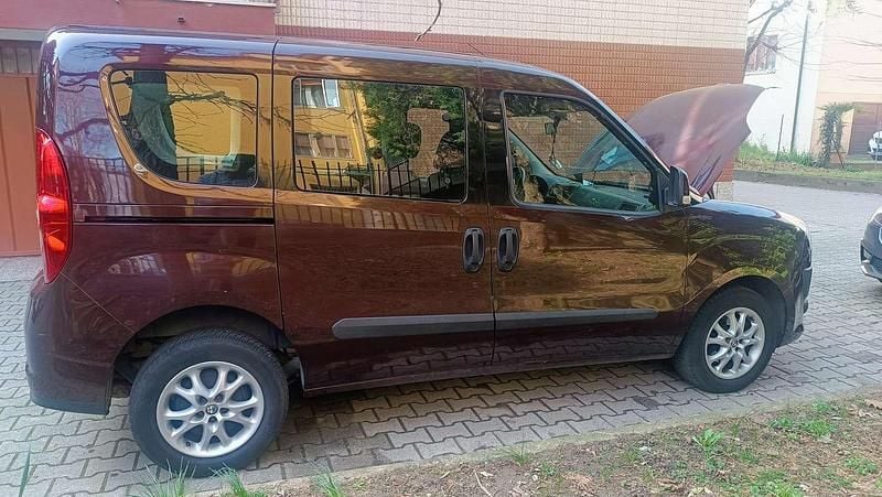 Usata Fiat Doblò 90 CV (66 kW) 2011 Marrone Monovolume