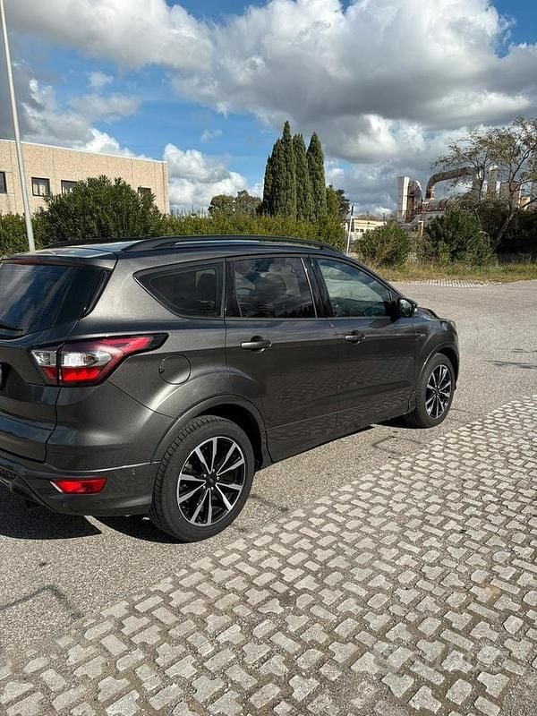 Usata Ford Kuga 120 CV (88 kW) 2019 SUV
