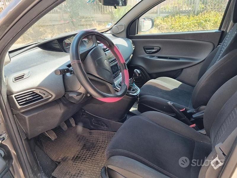 Usata Lancia Ypsilon 90 CV (66 kW) 2012 Utilitaria