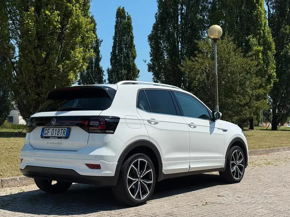 Usata VW T-Cross R-line 110 CV (80 kW) 2021 Bianco SUV