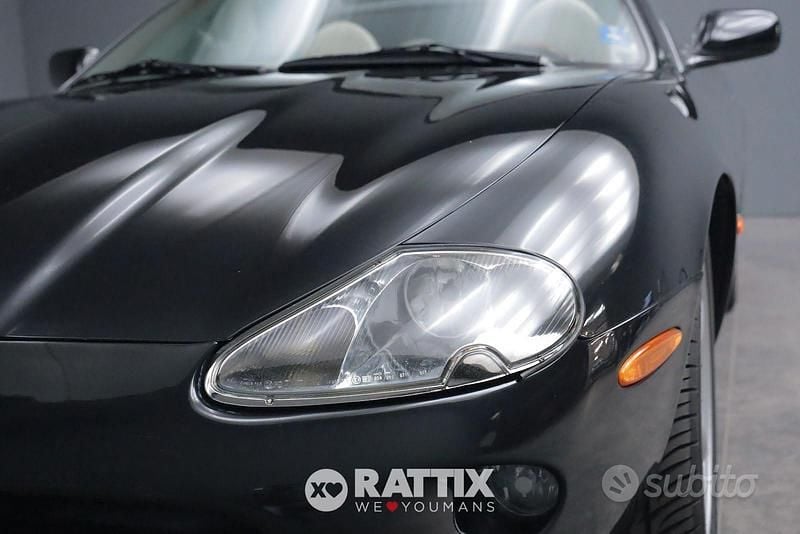 Usata Jaguar XK8 284 CV (208 kW) 1997 Nero Cabrio