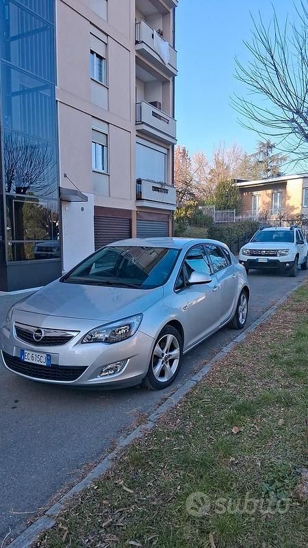Usata Opel Astra 60 CV (44 kW) 2010 Grigio Berlina