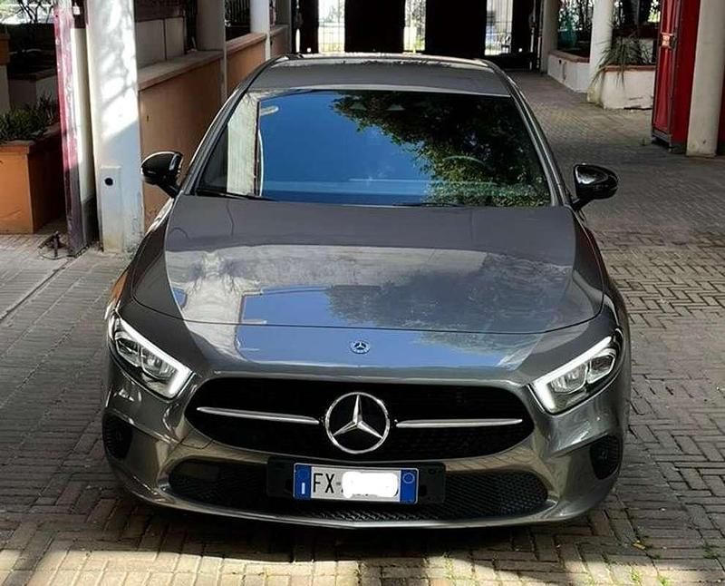 Usata Mercedes A180 Edition 116 CV (85 kW) 2019 Grigio Berlina