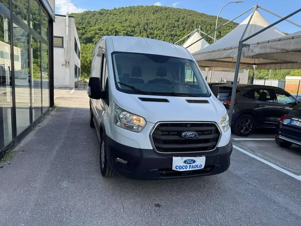 Usata Ford Transit 131 CV (96 kW) 2022 Bianco frozen Furgone