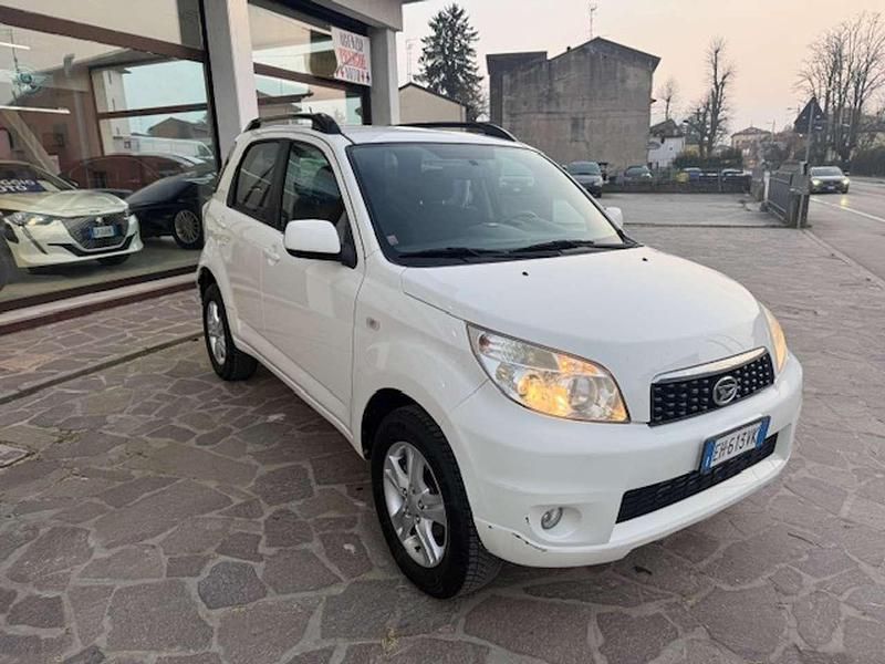 Usata Daihatsu Terios 102 CV (75 kW) 2011 Bianco SUV