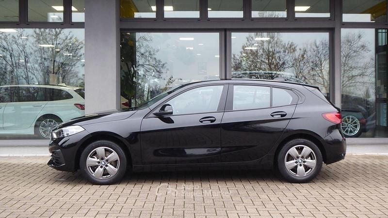 Usata BMW 118 Advantage 150 CV (110 kW) 2022 Nero Utilitaria