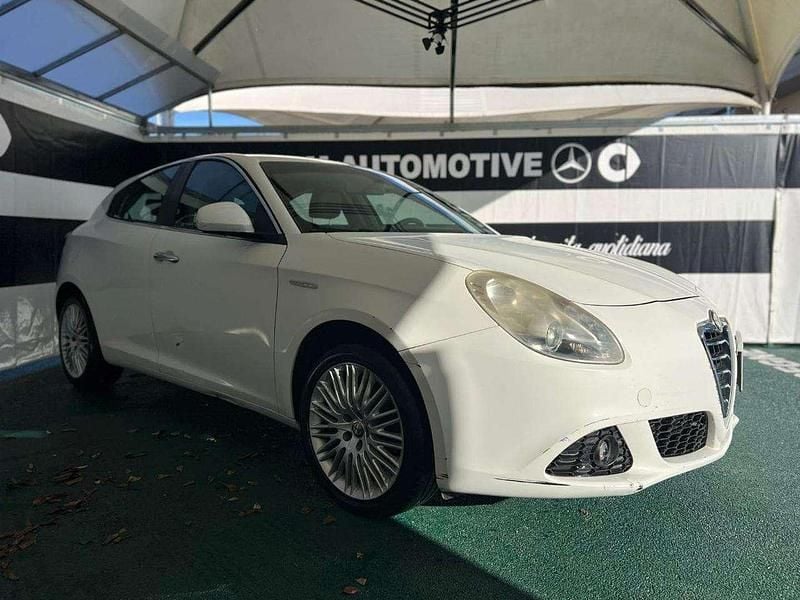 Bianco Usata 2011 Alfa Romeo Giulietta Distinctive Tre volumi | 4500 € (Super prezzo) - Immagine 1/4