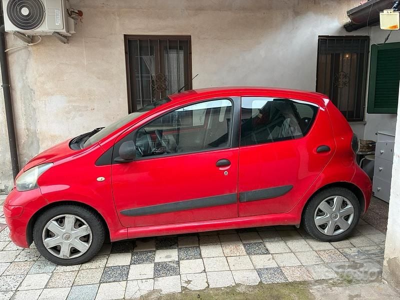 Usata Toyota Aygo 69 CV (50 kW) 2009 Rosso Utilitaria