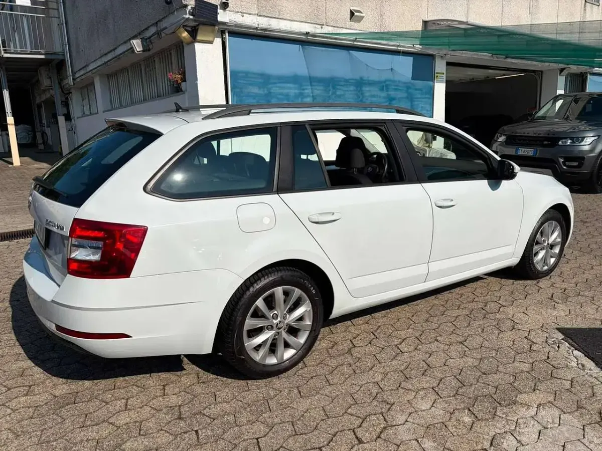 Usata Skoda Octavia Executive 116 CV (85 kW) 2018 Bianco Station wagon