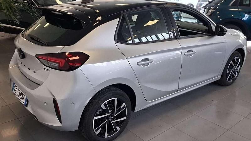 Usata Opel Corsa 110 CV (80 kW) 2025 Argento Utilitaria