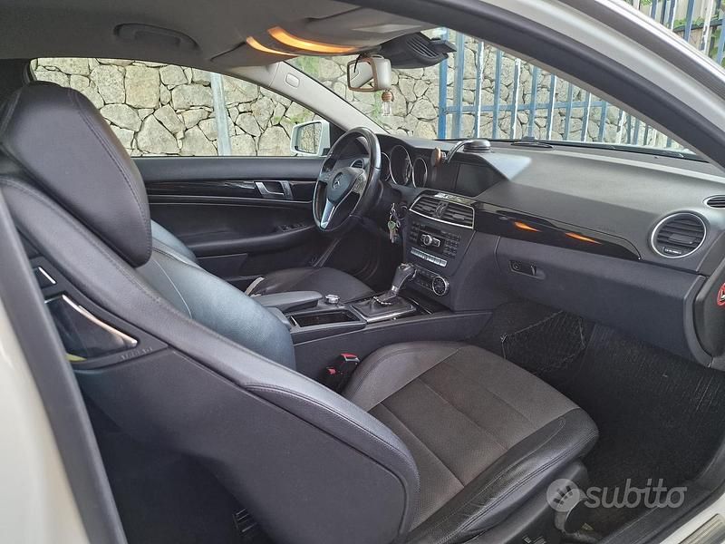 Usata Mercedes C220 170 CV (125 kW) 2013 Bianco Coupé