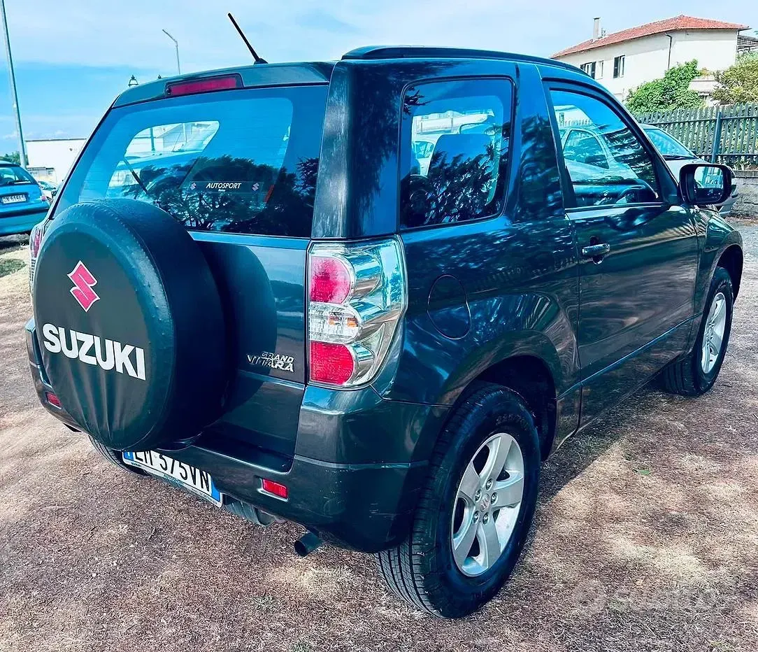 Usata Suzuki Grand Vitara 106 CV (77 kW) 2012 Nero SUV