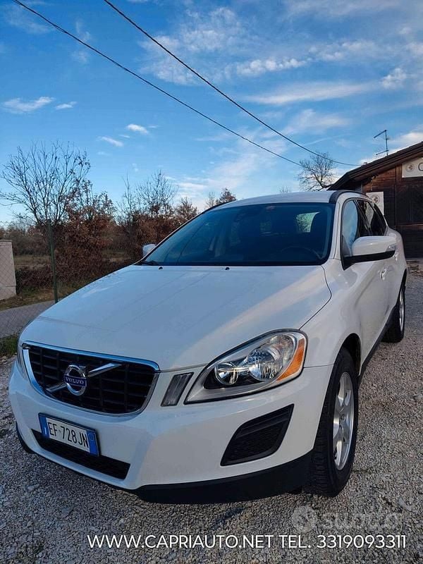 Bianco Usata 2012 Volvo XC60 Kinetic SUV | 9900 € (Buon prezzo) - Immagine 1/4