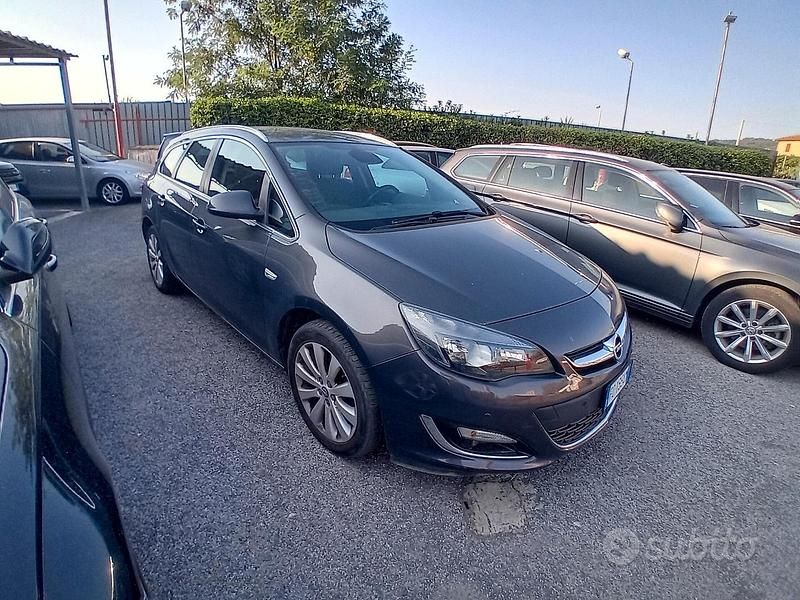 Usata Opel Astra 140 CV (102 kW) 2016 Grigio Station wagon