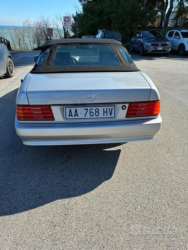 Begagnad Mercedes SL300 231 HK (169 kW) 1991 Grå Cab