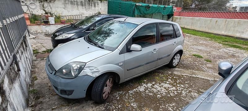 Usata Ford Fiesta 2007 Grigio Utilitaria