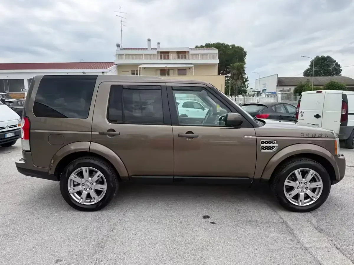 Usata Land Rover Discovery 4 SE 245 CV (180 kW) 2011 Marrone SUV