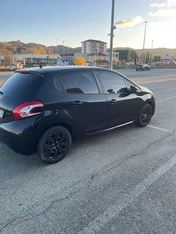 Usata Peugeot 208 Allure 82 CV (60 kW) 2014 Nero Utilitaria