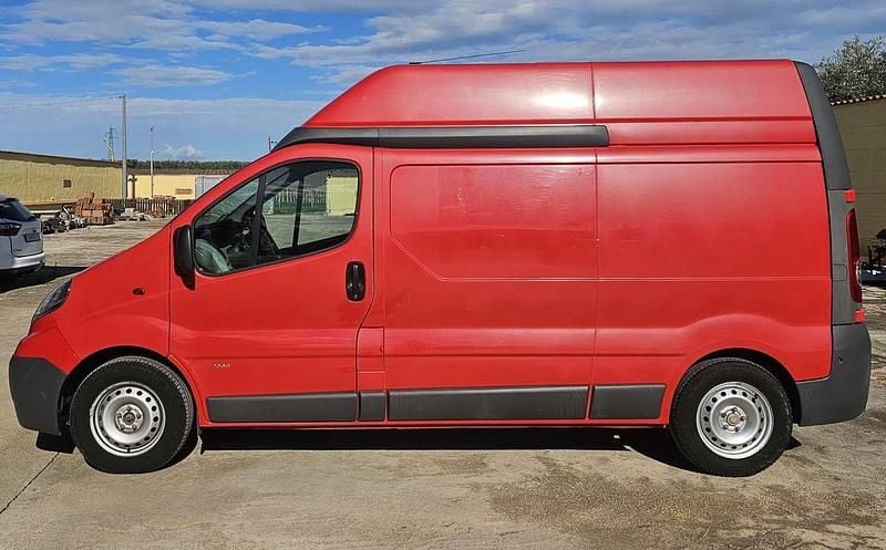 Usata Opel Vivaro 114 CV (83 kW) 2008 Rosso Monovolume