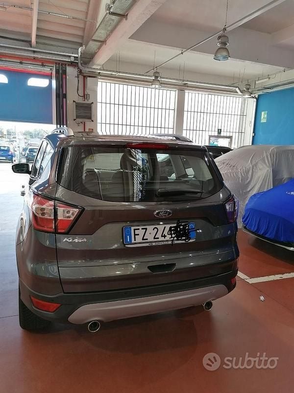 Usata Ford Kuga 120 CV (88 kW) 2019 Grigio SUV