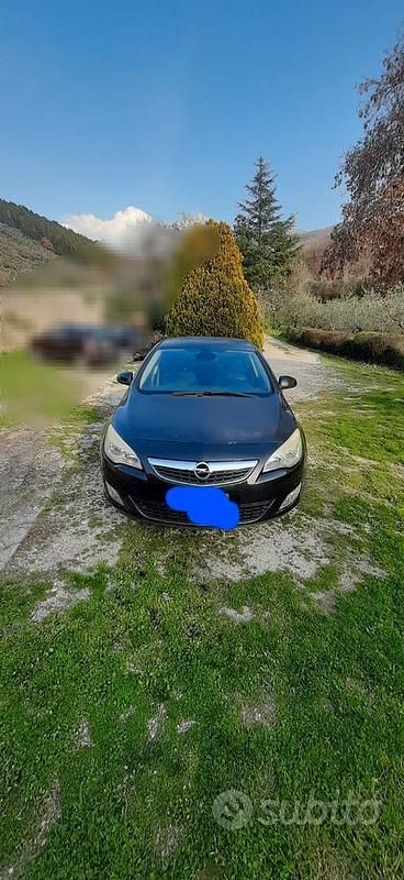 Usata Opel Astra Cosmo 110 CV (80 kW) 2010 Nero Berlina