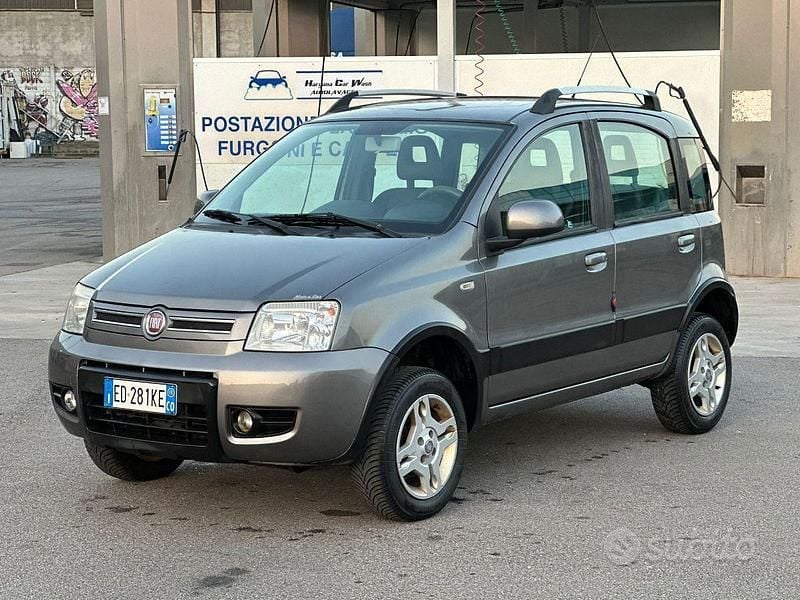 Usata Fiat Panda 4x4 Climbing 69 CV (50 kW) 2010 Grigio Utilitaria