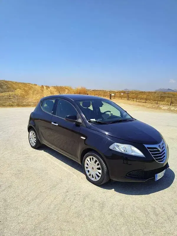Usata Lancia Ypsilon Silver 69 CV (50 kW) 2012 Utilitaria