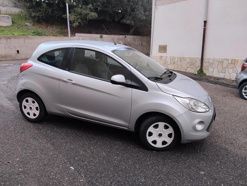 Bianco Usata 2013 Ford Fiesta Titanium Tre volumi | 2800 € (Super prezzo) - Immagine 1/4